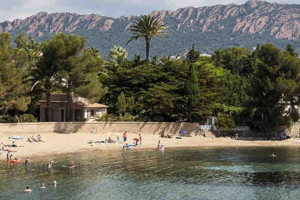 Boreal 4 Pax Bord De Mer Apartment Saint-Raphaël Екстериор снимка